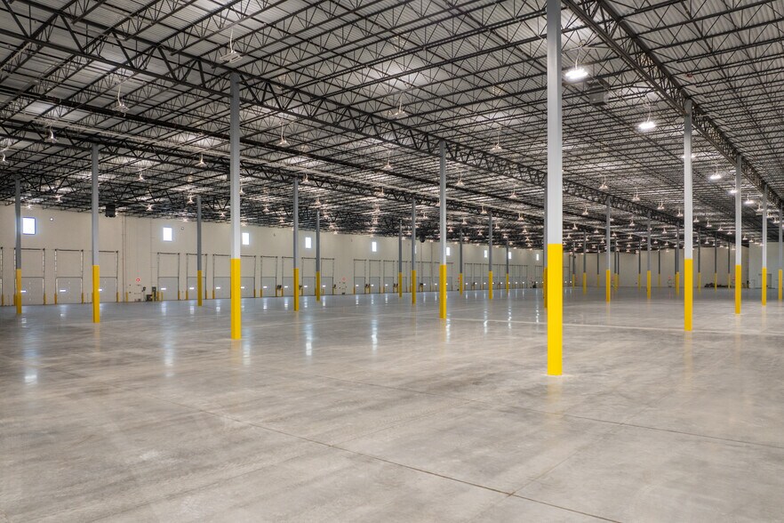 More Photos Of 1 Media Crossways, Woodbury Warehouse For Lease