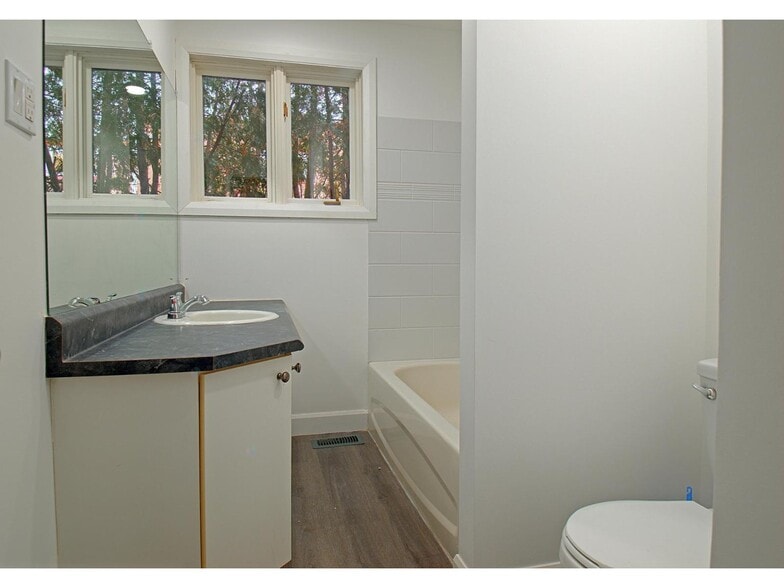 More Photos Of 40 Rue Principale, Gatineau Office For Sale