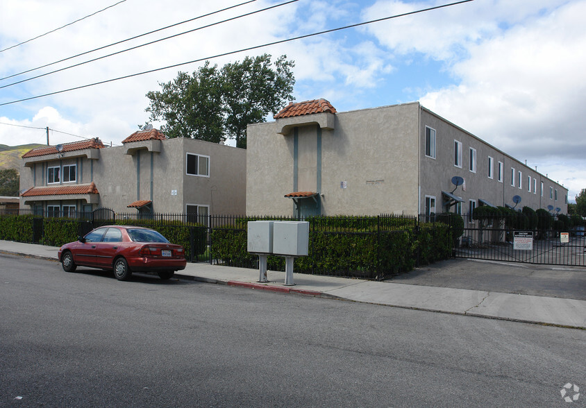 Primary Photo Of 401-433 W Ramona St, Ventura Apartments For Sale