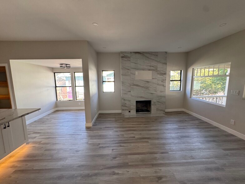 More Photos Of 529 W 10th St, Long Beach Apartments For Sale