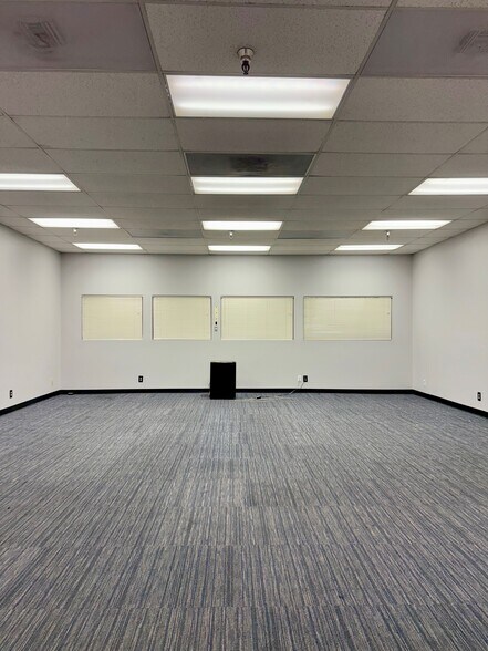 More Photos Of 3940 Pixie Ave, Lakewood Warehouse For Sale