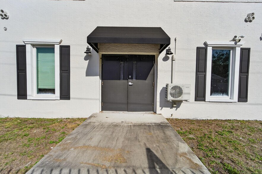 More Photos Of 3411 N 29th St, Tampa Office For Sale