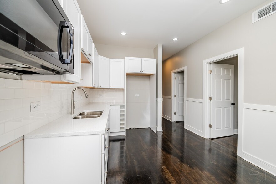 More Photos Of 3651 W Grenshaw St, Chicago Multifamily For Sale