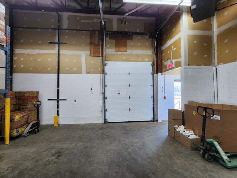 More Photos Of 645 St Du Père-Daniel, Trois-Rivières Warehouse For Lease