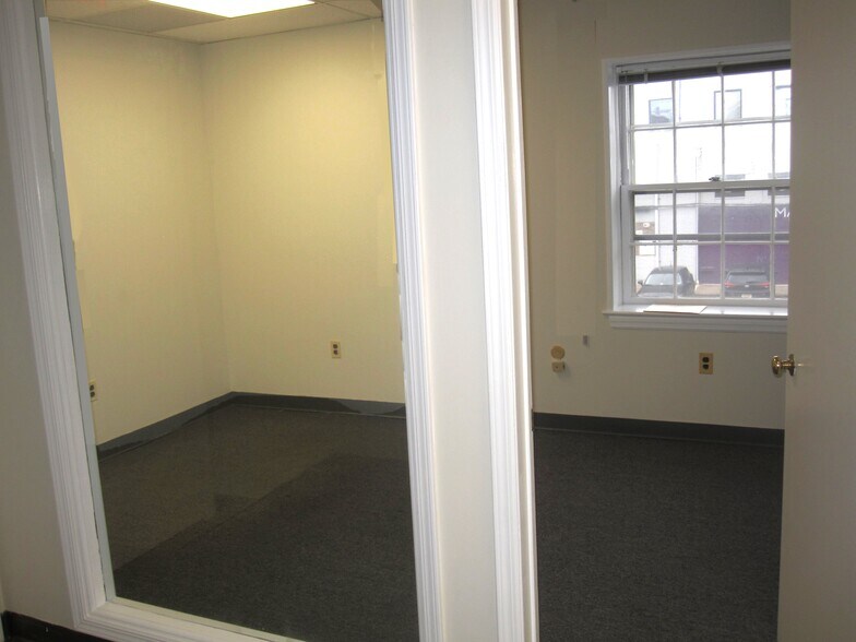 More Photos Of 18 Bank St, Summit Medical For Lease