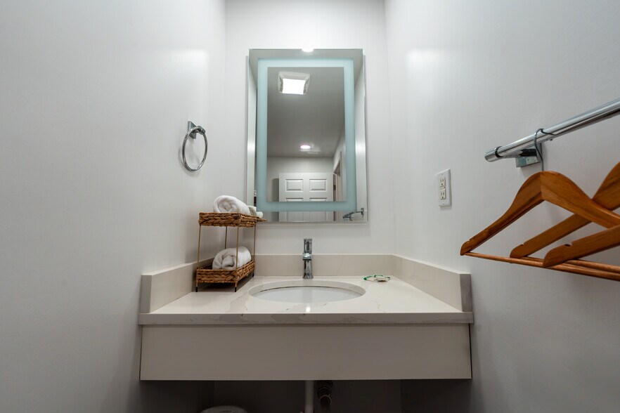 More Photos Of 2502 Tamarind Dr, Hutchinson Island Hotel For Sale