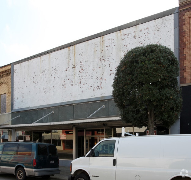 More Photos Of 1028 Roanoke Ave, Roanoke Rapids Storefront For Lease