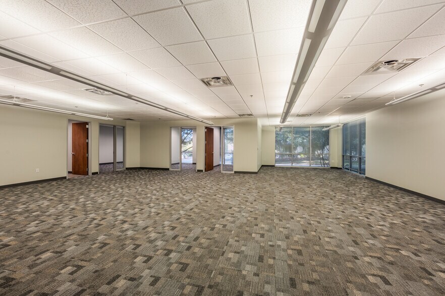 More Photos Of 5555 Northwest Pky, San Antonio Office For Lease