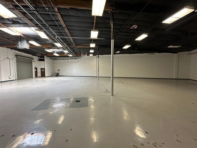 More Photos Of 2070 Floyd St, Burbank Light Manufacturing For Lease