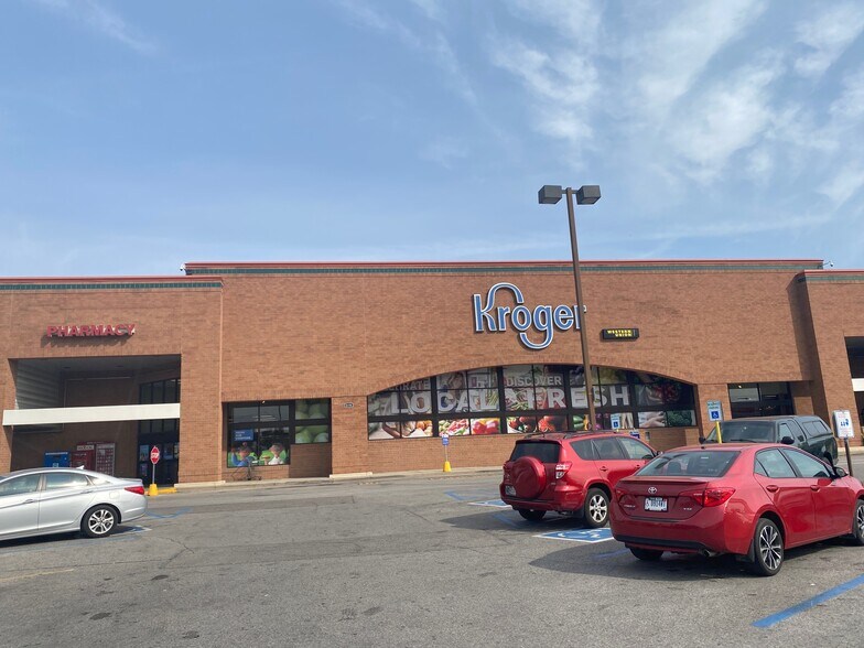 More Photos Of 8150-8258 Rockville Rd, Indianapolis Unknown For Lease