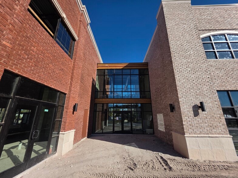 More Photos Of 425 S Woodland Blvd, Deland Office For Lease