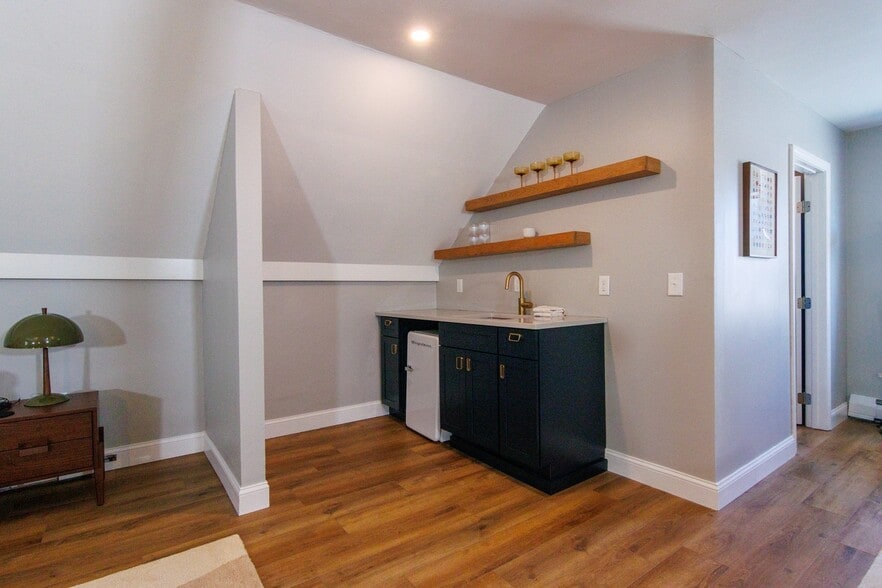 More Photos Of 114 High St, Wareham Office For Sale