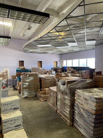 More Photos Of 19401 Business Center Dr, Northridge Warehouse For Lease