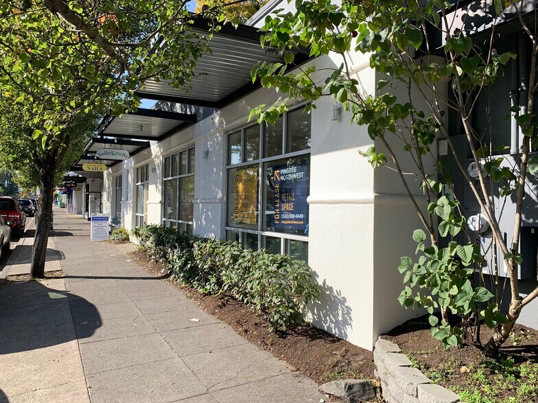 More Photos Of 2725-2729 NE Broadway St, Portland Storefront For Lease