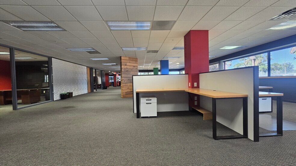 More Photos Of 13075 US Highway 19 N, Clearwater Flex For Lease