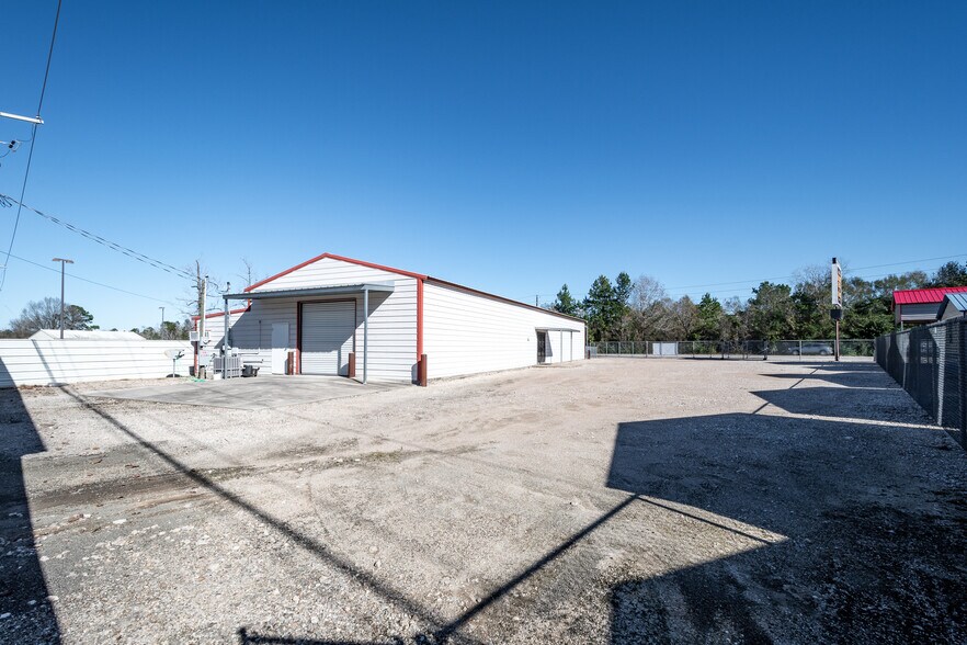 More Photos Of 21040 Loop 494, New Caney Warehouse For Lease