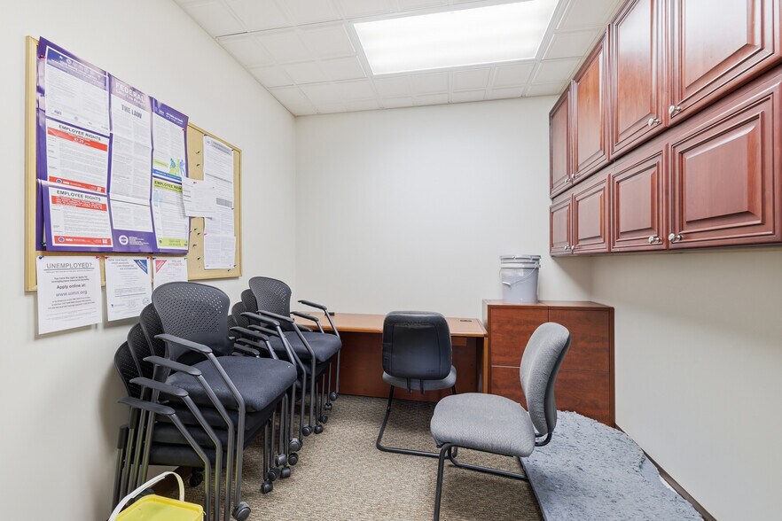 More Photos Of 200 S Minnesota Ave, Saint Peter Office For Sale