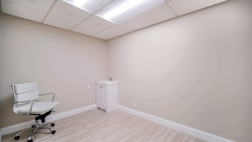 More Photos Of 201 N University Dr, Plantation Medical For Sale