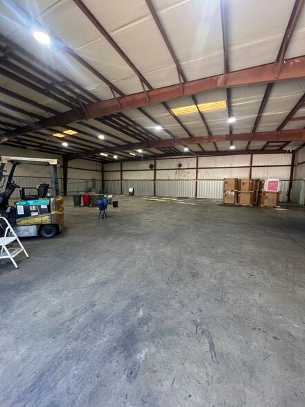 More Photos Of 2012 Last St, Statham Warehouse For Sale