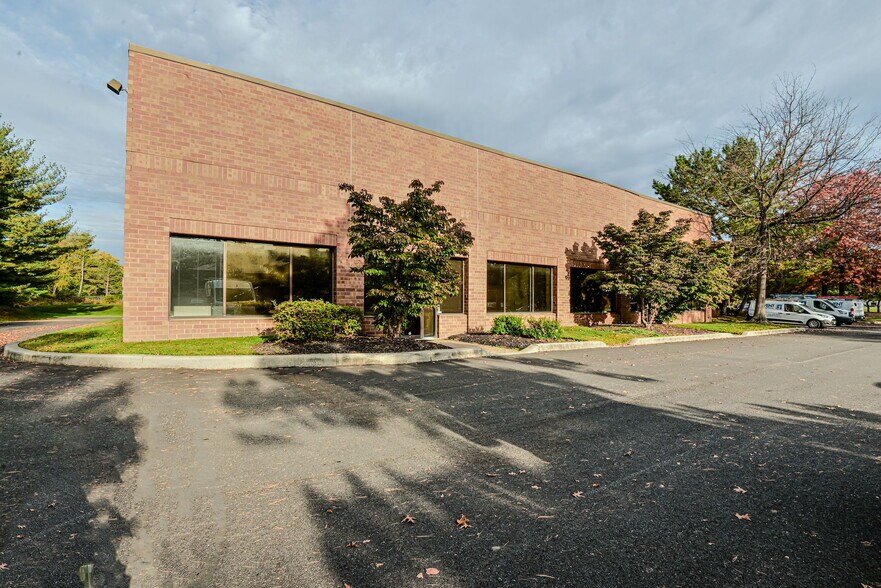 More Photos Of 118 Lukens Dr, New Castle Unknown For Lease