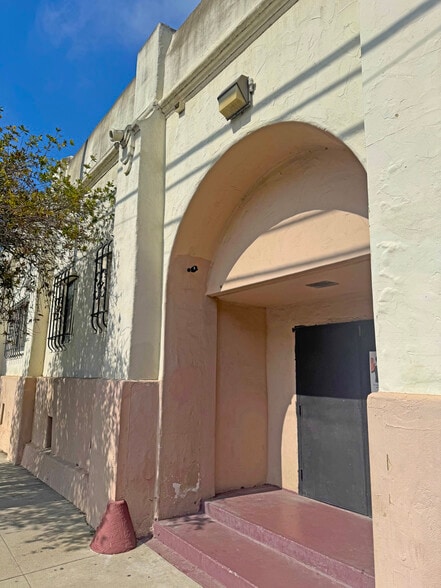 More Photos Of 601 E Montecito St, Santa Barbara Lodge Meeting Hall For Sale