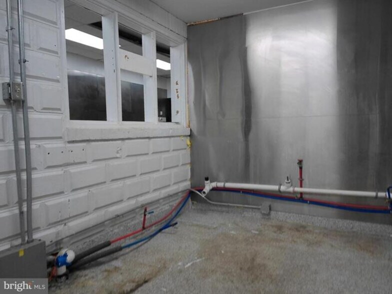 More Photos Of 2 W Market St, Gratz Storefront Retail Residential For Lease