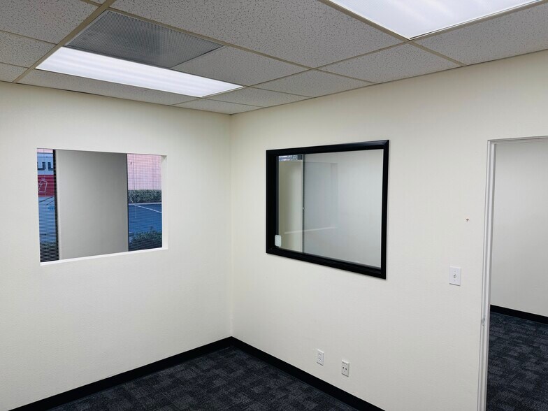 More Photos Of 4891 Ronson Ct, San Diego Warehouse For Lease