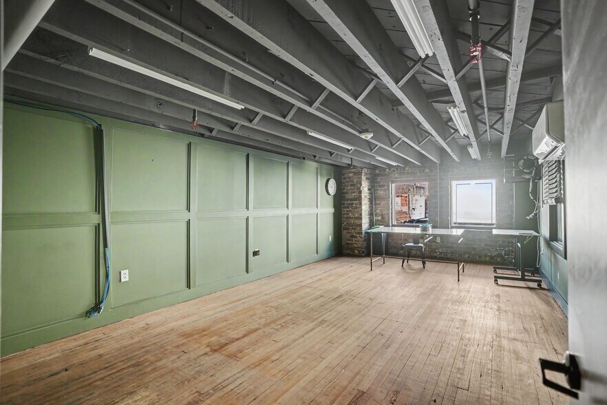 More Photos Of 101 E Broughton St, Savannah Storefront Retail Office For Lease