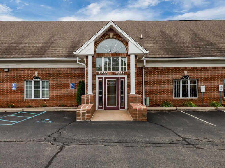 2160321611 E 11 Mile Rd, Saint Clair Shores, MI 48081 Medical Office