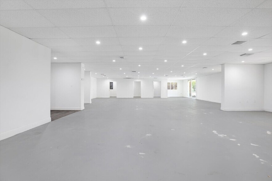 More Photos Of 12425 N Florida Ave, Tampa Medical For Sale