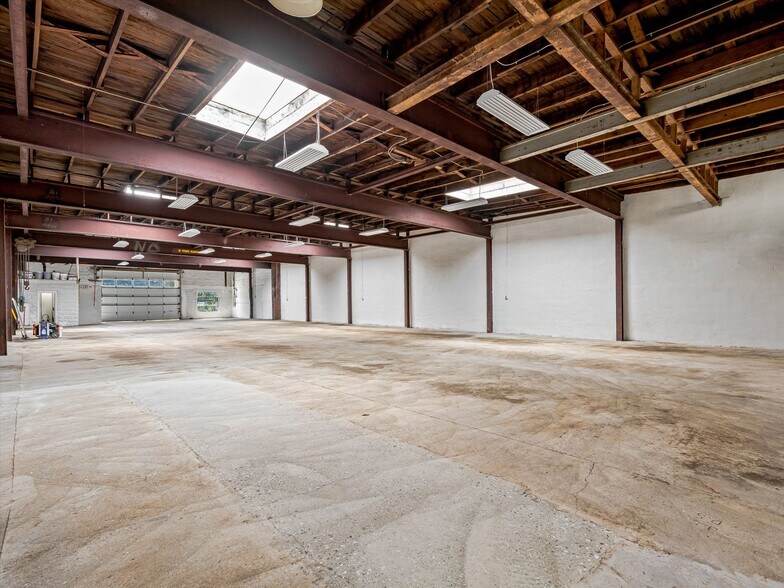 More Photos Of 13 Central Ave, Weaverville Freestanding For Lease