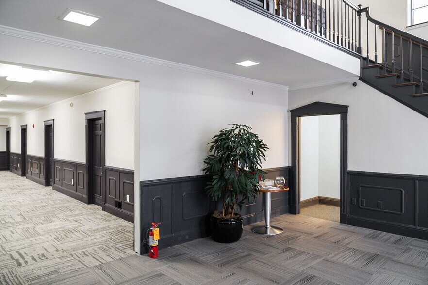 More Photos Of 1015 E Broad St, Columbus Office Residential For Lease