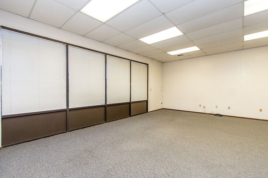 More Photos Of 138 Regis St, Turlock Office For Lease