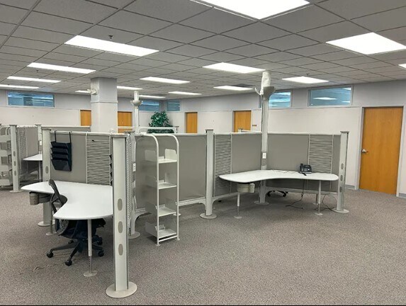More Photos Of 80 Cottontail Ln, Somerset Office For Lease