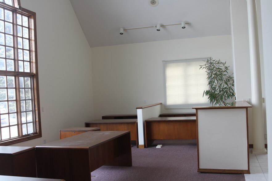 More Photos Of 201 E Dundee Rd, Palatine Office For Sale