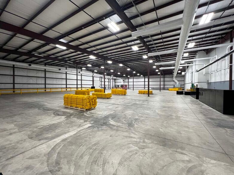 More Photos Of 729 Prairie Dupont Dr, Dupo Warehouse For Lease
