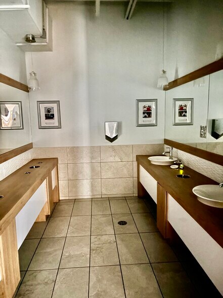 More Photos Of 2760-2794 Boul Jacques-Cartier E, Longueuil General Retail For Sale