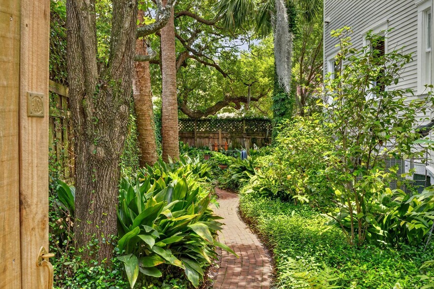 More Photos Of 107 E 35th St, Savannah Office For Sale