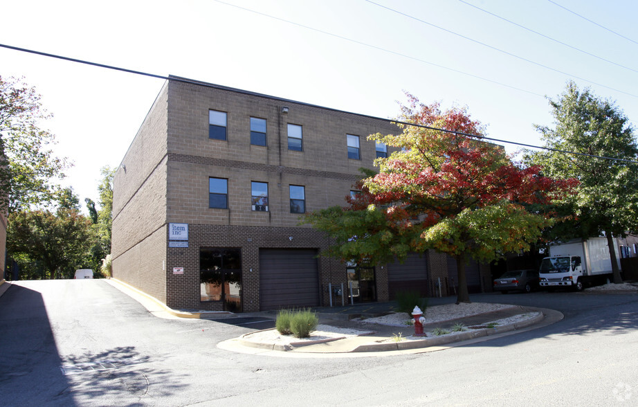 Primary Photo Of 5509 Vine St, Alexandria Flex For Lease