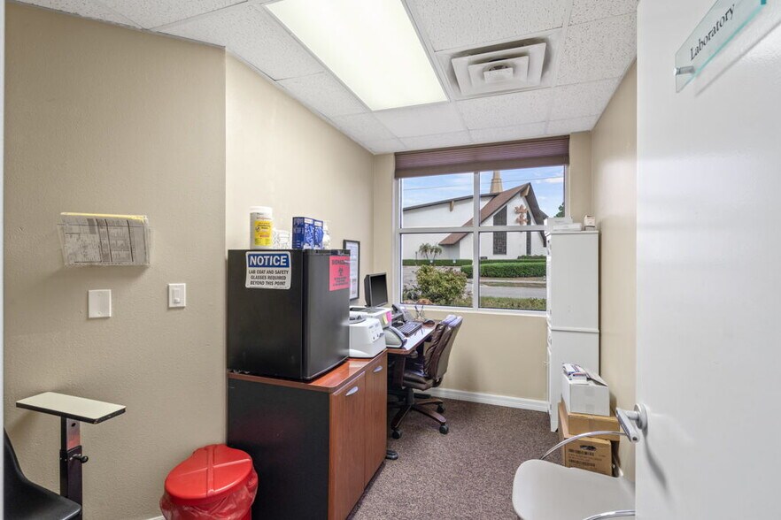 More Photos Of 3800 26th St W, Bradenton Medical For Sale