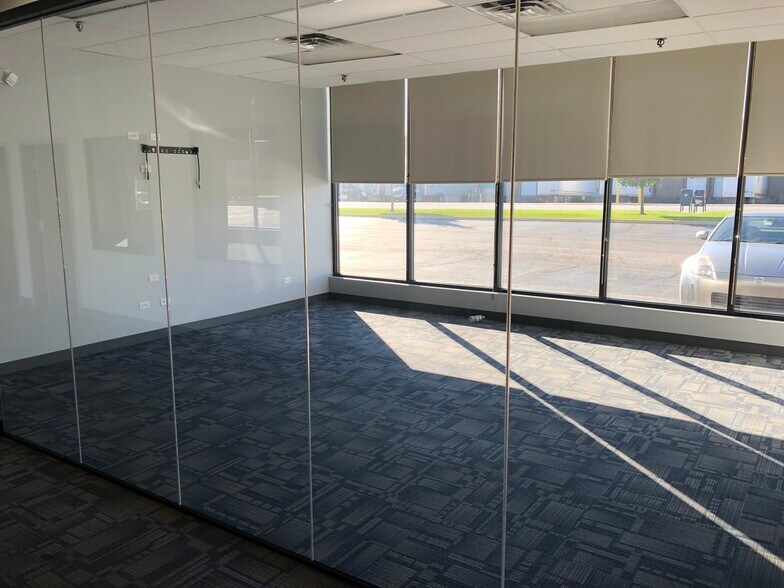 More Photos Of 1001 Foster Ave, Bensenville Warehouse For Lease