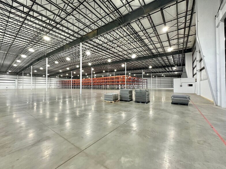 More Photos Of 1521 Mountain Rd, Andersonville Distribution For Lease