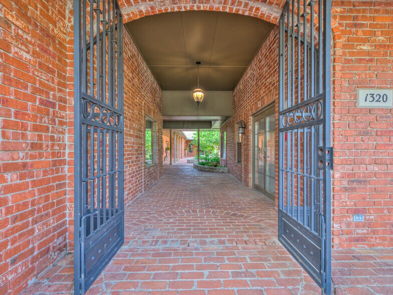 More Photos Of 1320 E 9th St, Edmond Medical For Lease