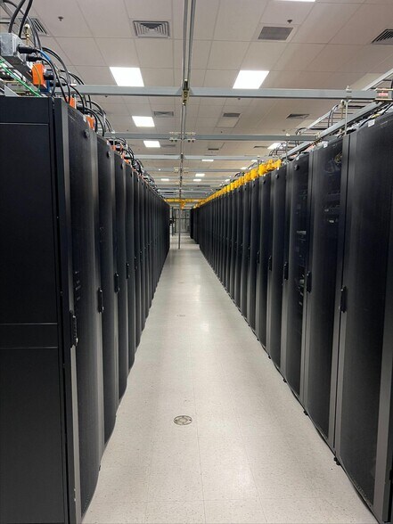 More Photos Of 1612 Cross Beam Dr, Charlotte Industrial For Lease