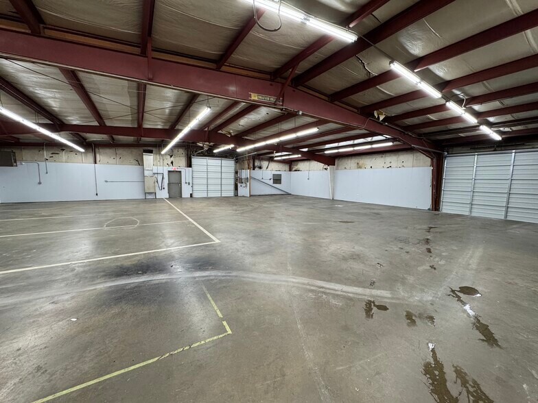 More Photos Of 6547 E Skelly Dr, Tulsa Unknown For Lease