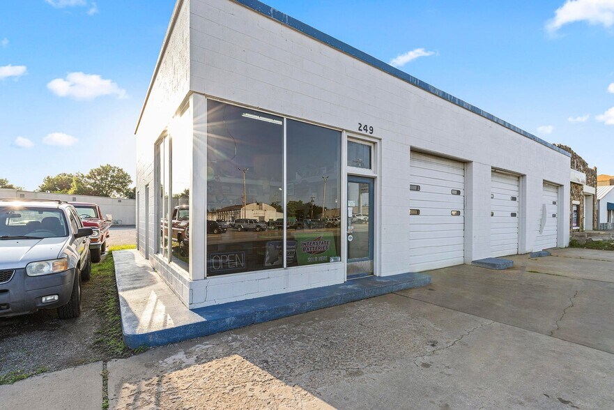 More Photos Of 249 S Wilson St, Vinita Auto Repair For Sale
