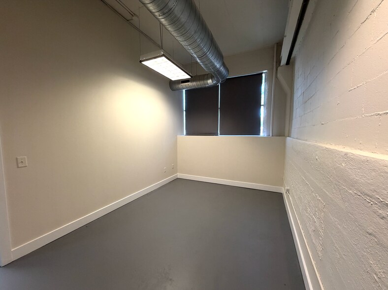 More Photos Of 448 Ralph David Abernathy Blvd, Atlanta Unknown For Lease