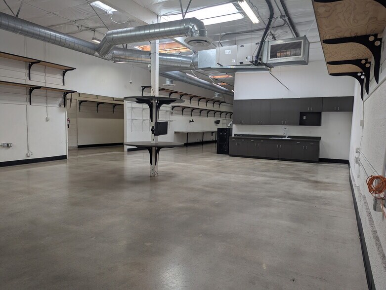 More Photos Of 530 Cypress Ave, Hermosa Beach Warehouse For Lease