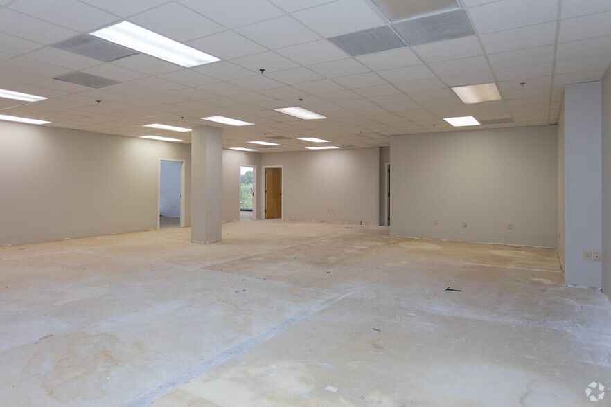 More Photos Of 3300 Battleground Ave, Greensboro Office For Lease