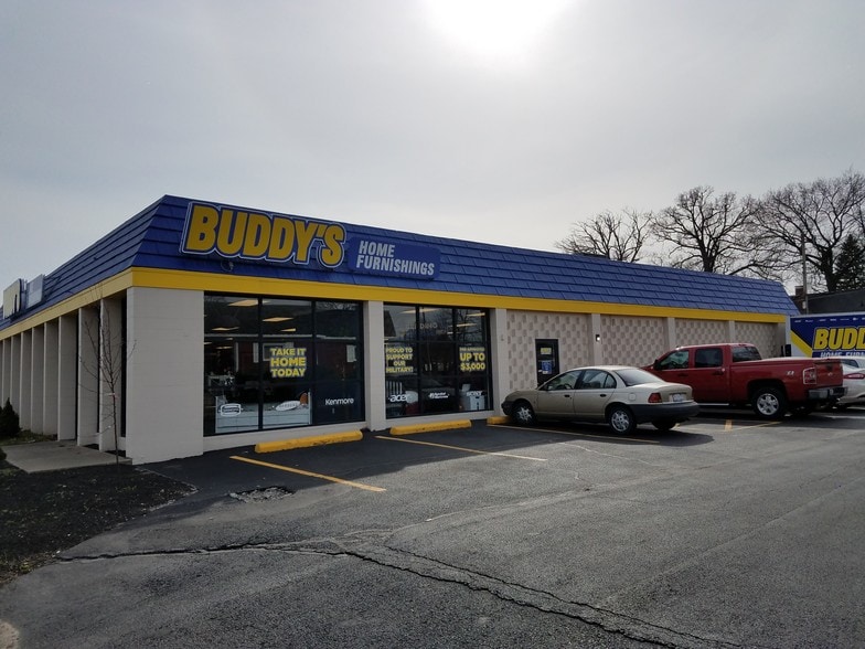 More Photos Of 704-708 N Gilbert St, Danville Storefront For Lease